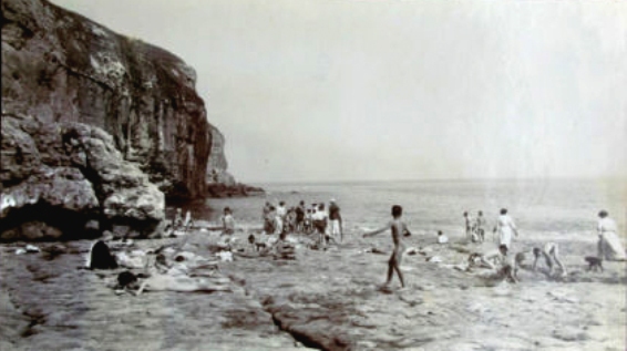 GB Dancing Ledge Dorset early 20th clothed females
